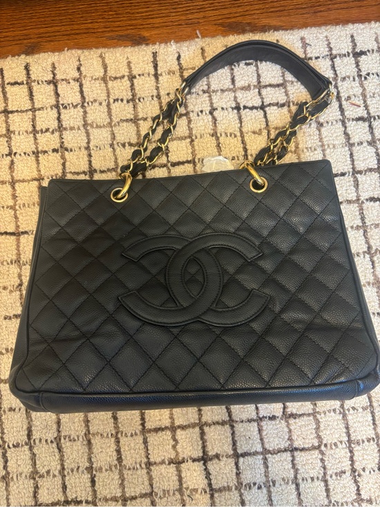 CHANEL Handbags - Black Quilted Shoulder Tote - Chanel